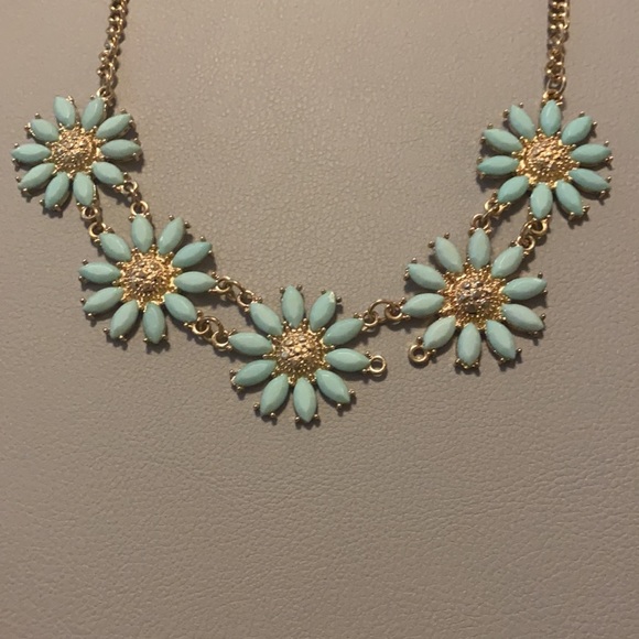 Turquoise and gold floral necklace - Picture 2 of 4
